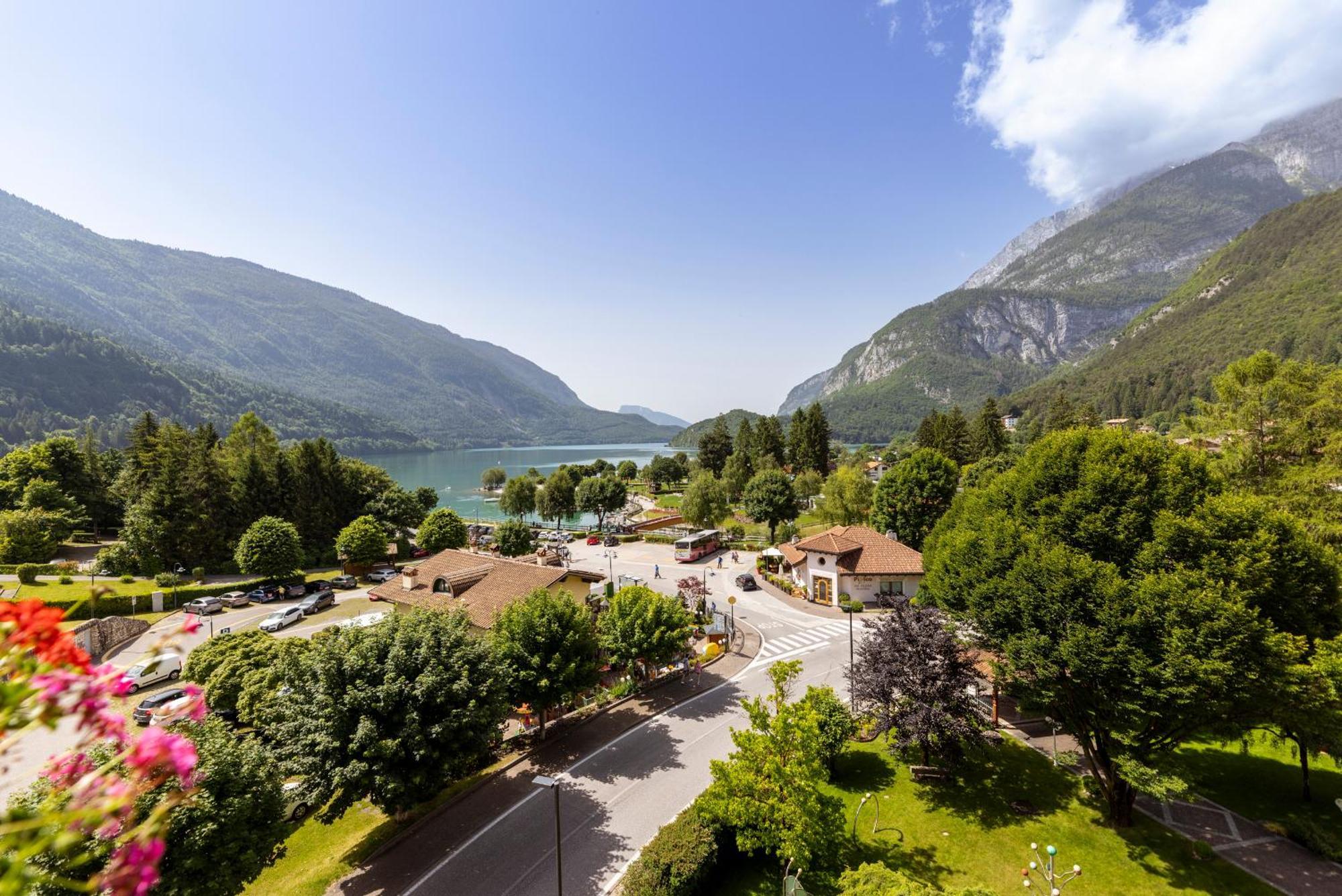 Lido Green&Slow Life Hotel Molveno Exterior foto