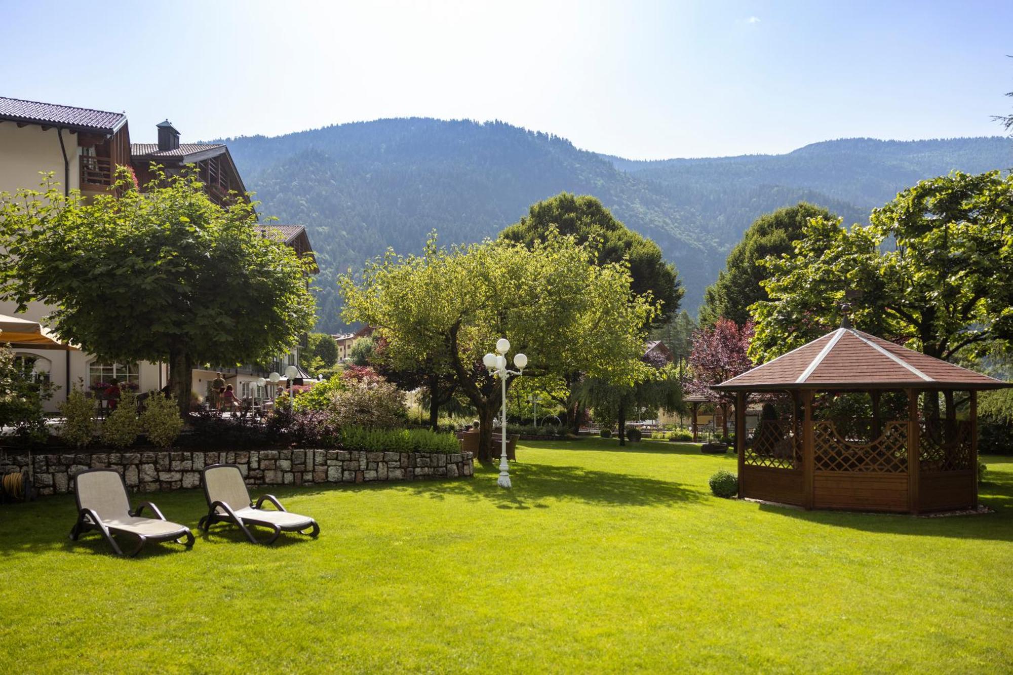 Lido Green&Slow Life Hotel Molveno Exterior foto